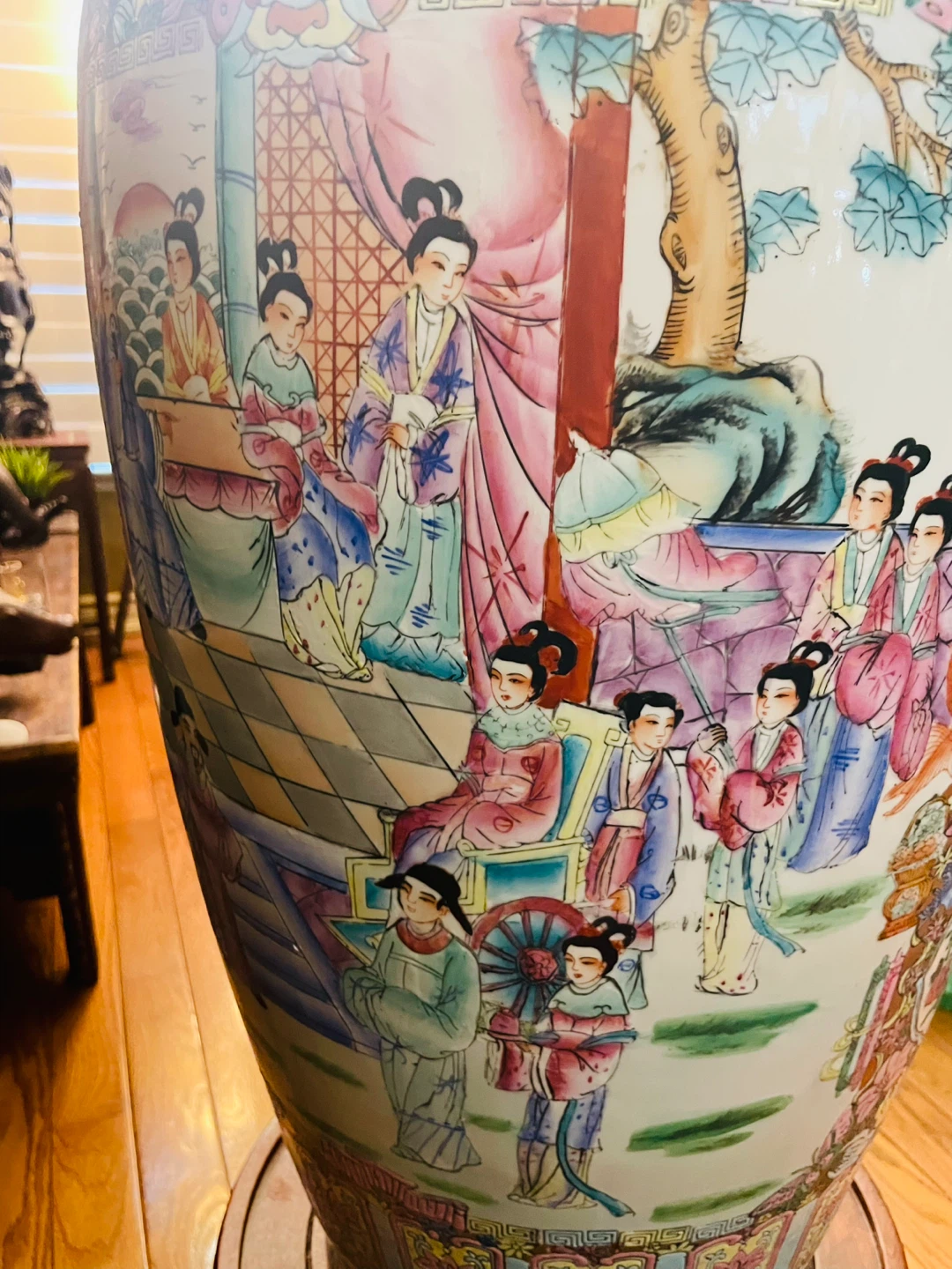 Large Decorative Porcelain Vase with Scenes - photo 3