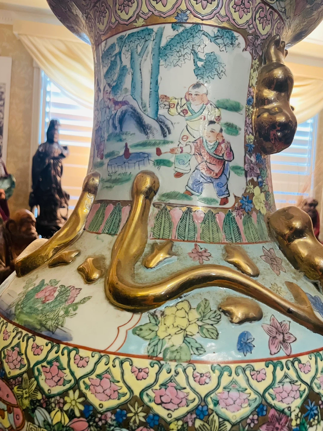 Large Decorative Porcelain Vase with Scenes - photo 4