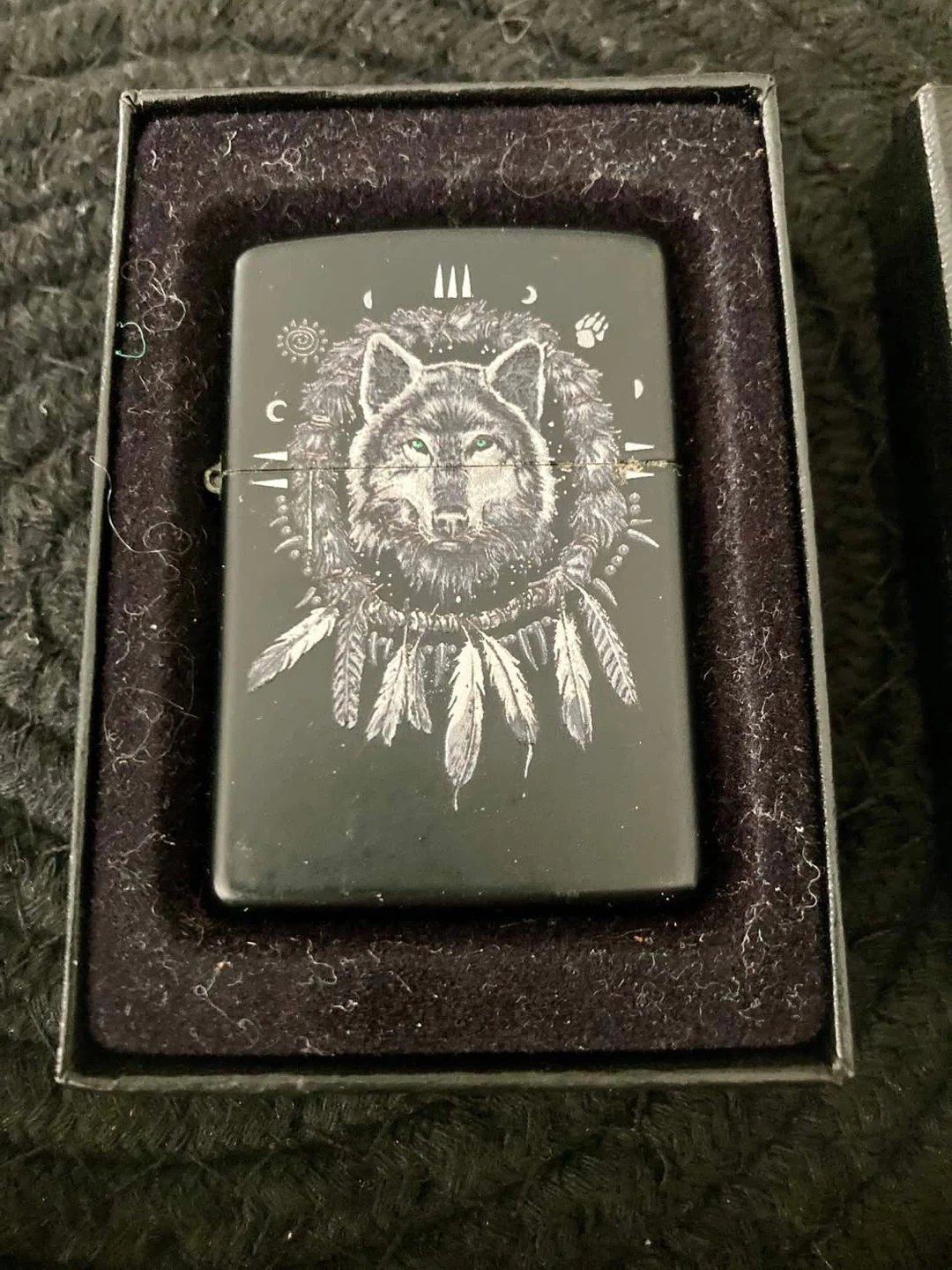 Zippo   L  i  g  h  t  e  r