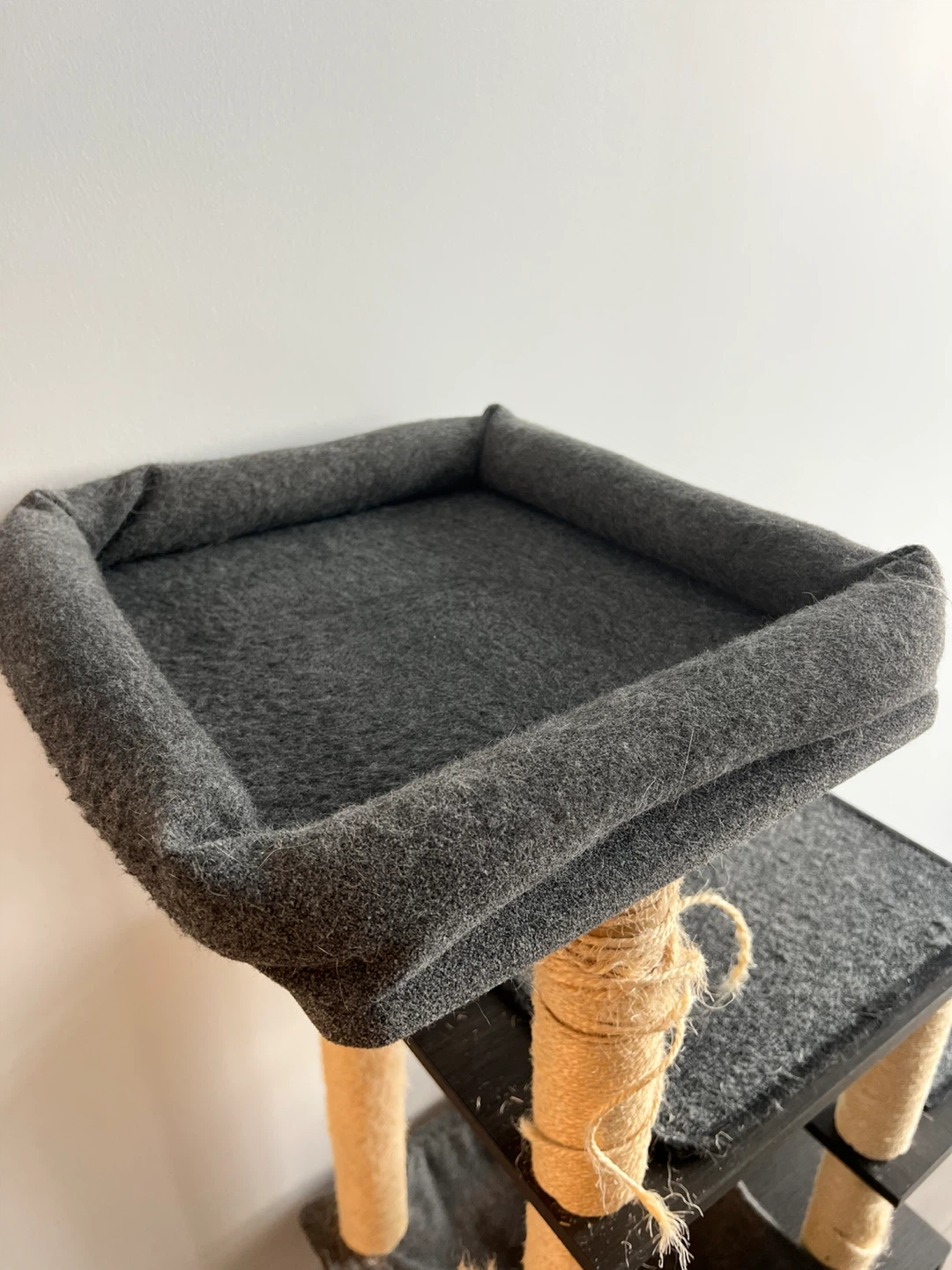MUST GO BY MONDAY! - cat tree - photo 3