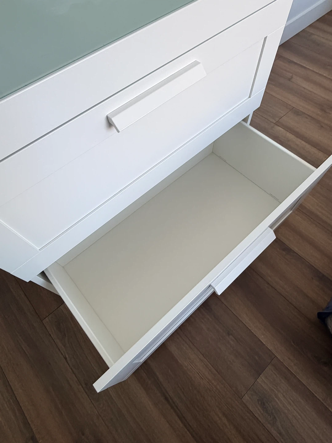 White 3-Drawer Dresser with Frosted Glass Top - photo 4