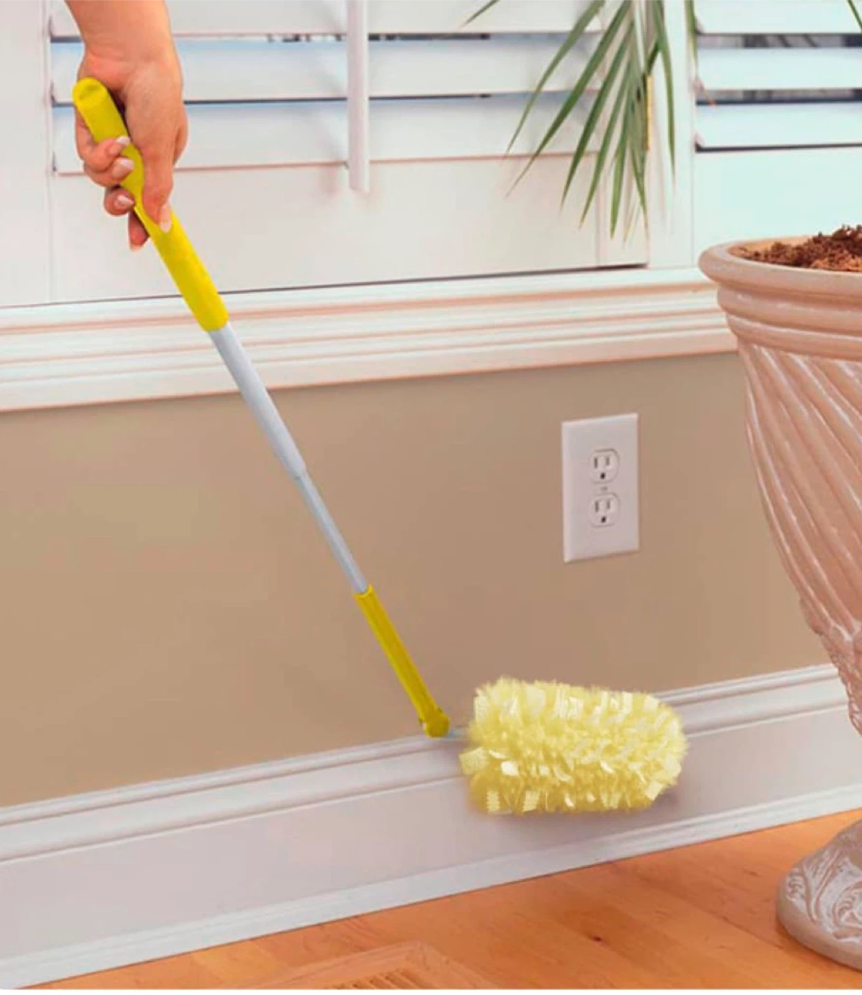 Swiffer Dusters 3 ft Extendable Handle with 4 Heavy Duty Refills - photo 3