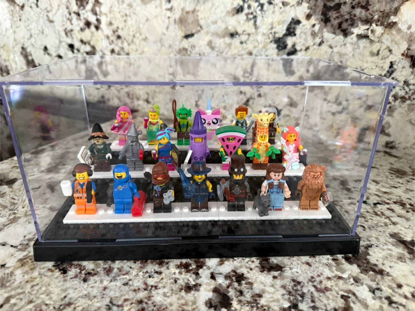 LEGO Movie 2 Minifigures with Display Case - photo 2