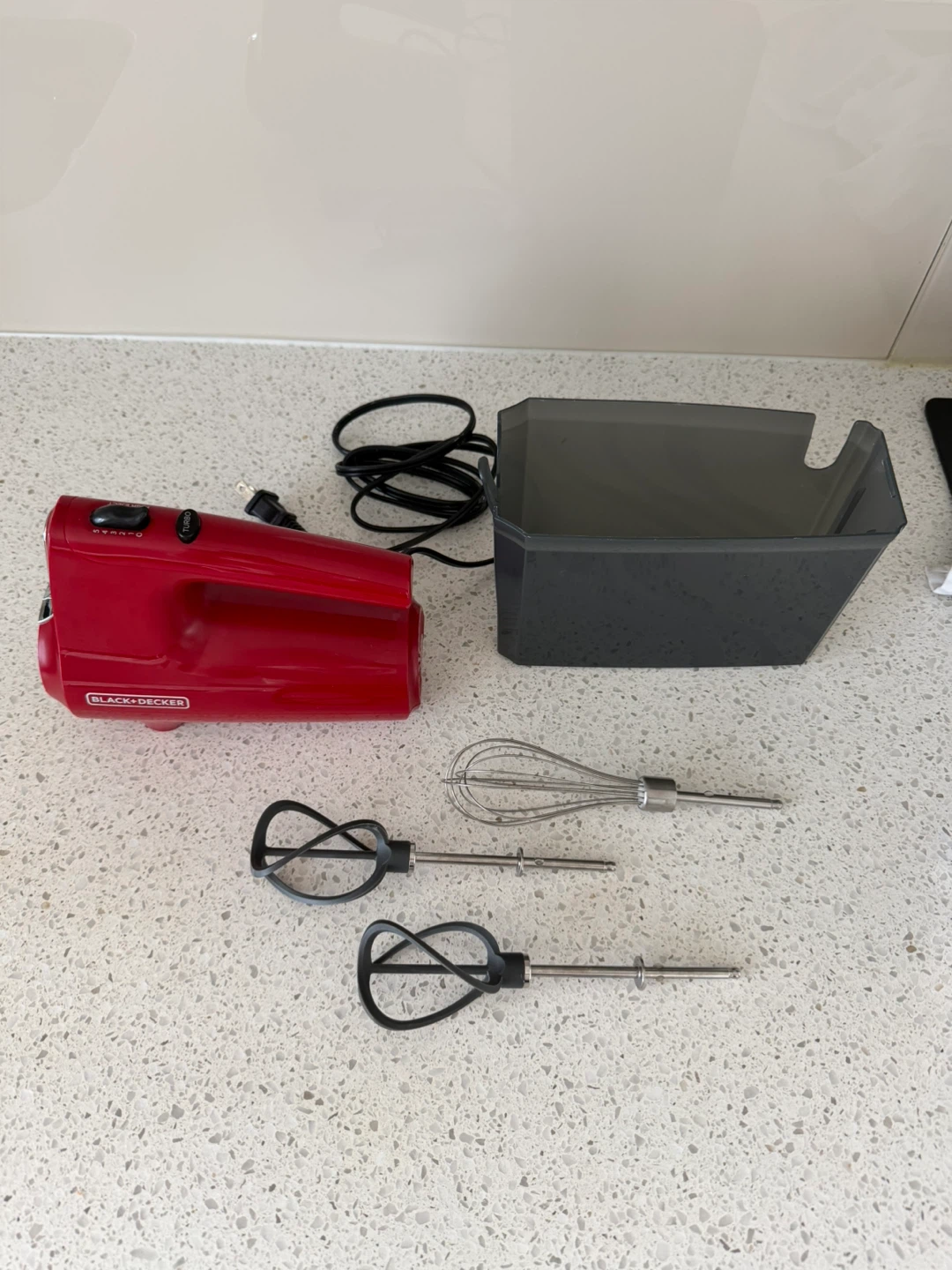 Black+Decker Hand Mixer - Red