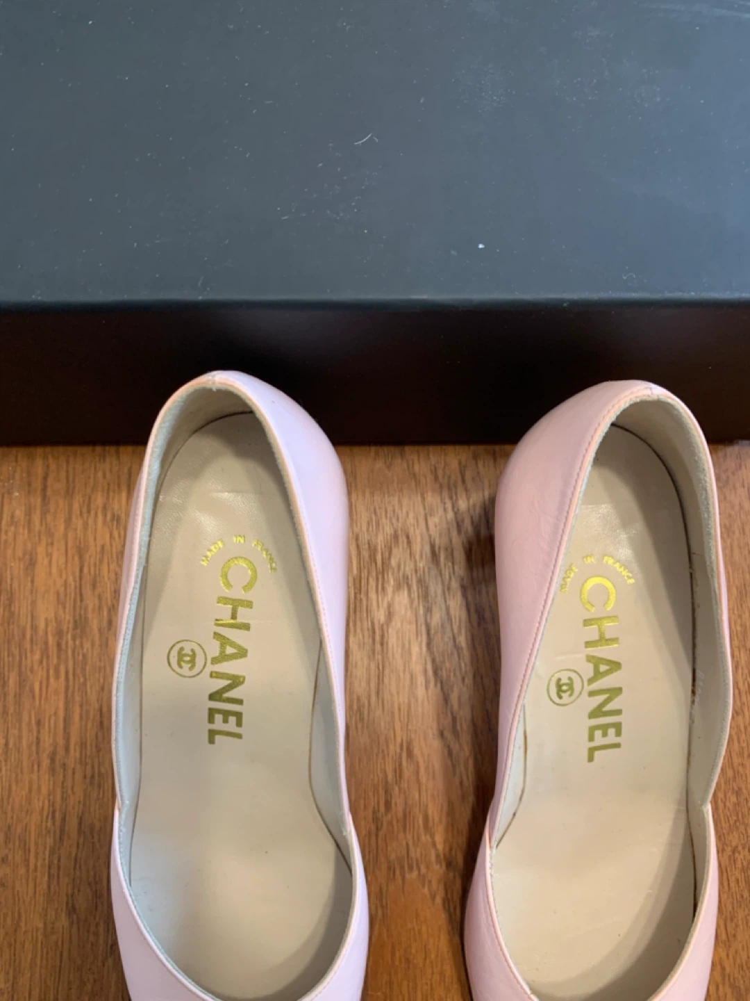 Chanel Pink & White Cap Toe Heels Size 36 - photo 3