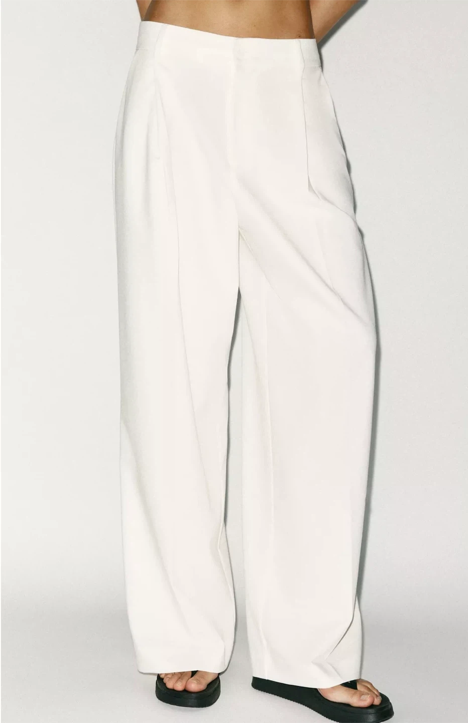 White Wide Leg Trousers and Blue Jeans - Size XS - photo 3