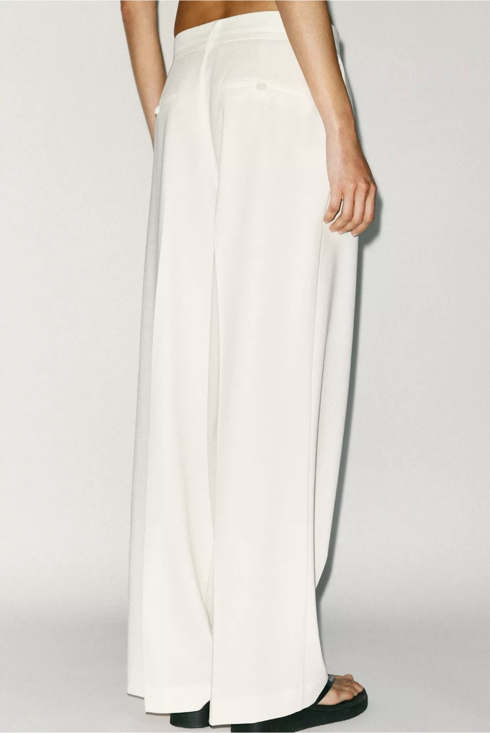 White Wide Leg Trousers and Blue Jeans - Size XS - photo 4