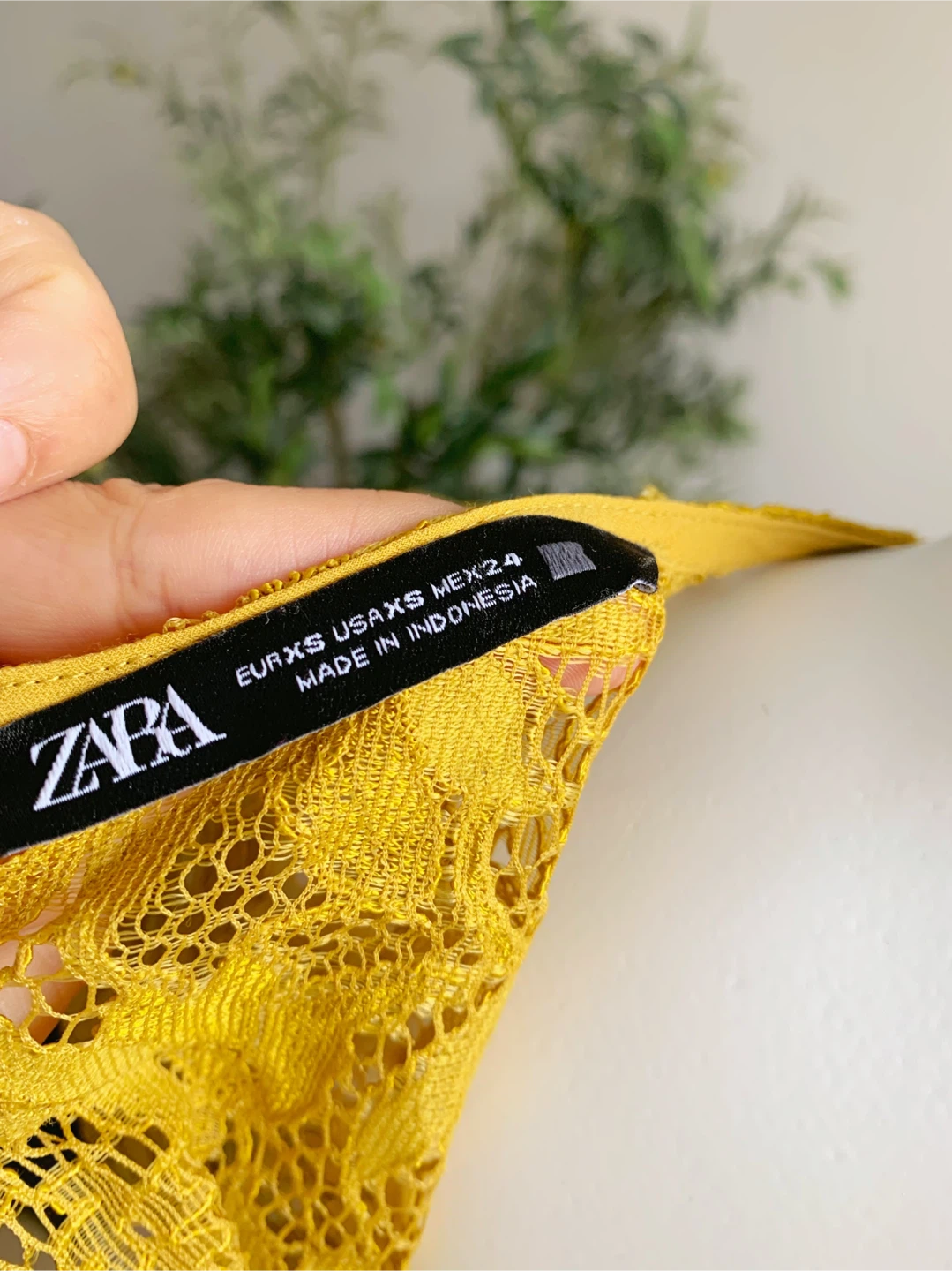 ZARA Yellow Lace Peplum Top XS - photo 5