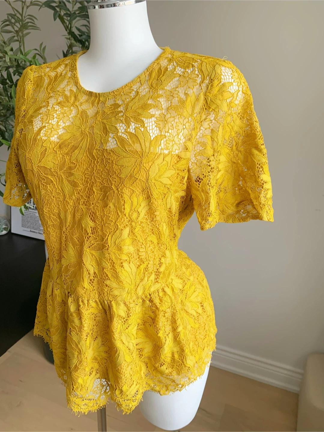 ZARA Yellow Lace Peplum Top XS - photo 2
