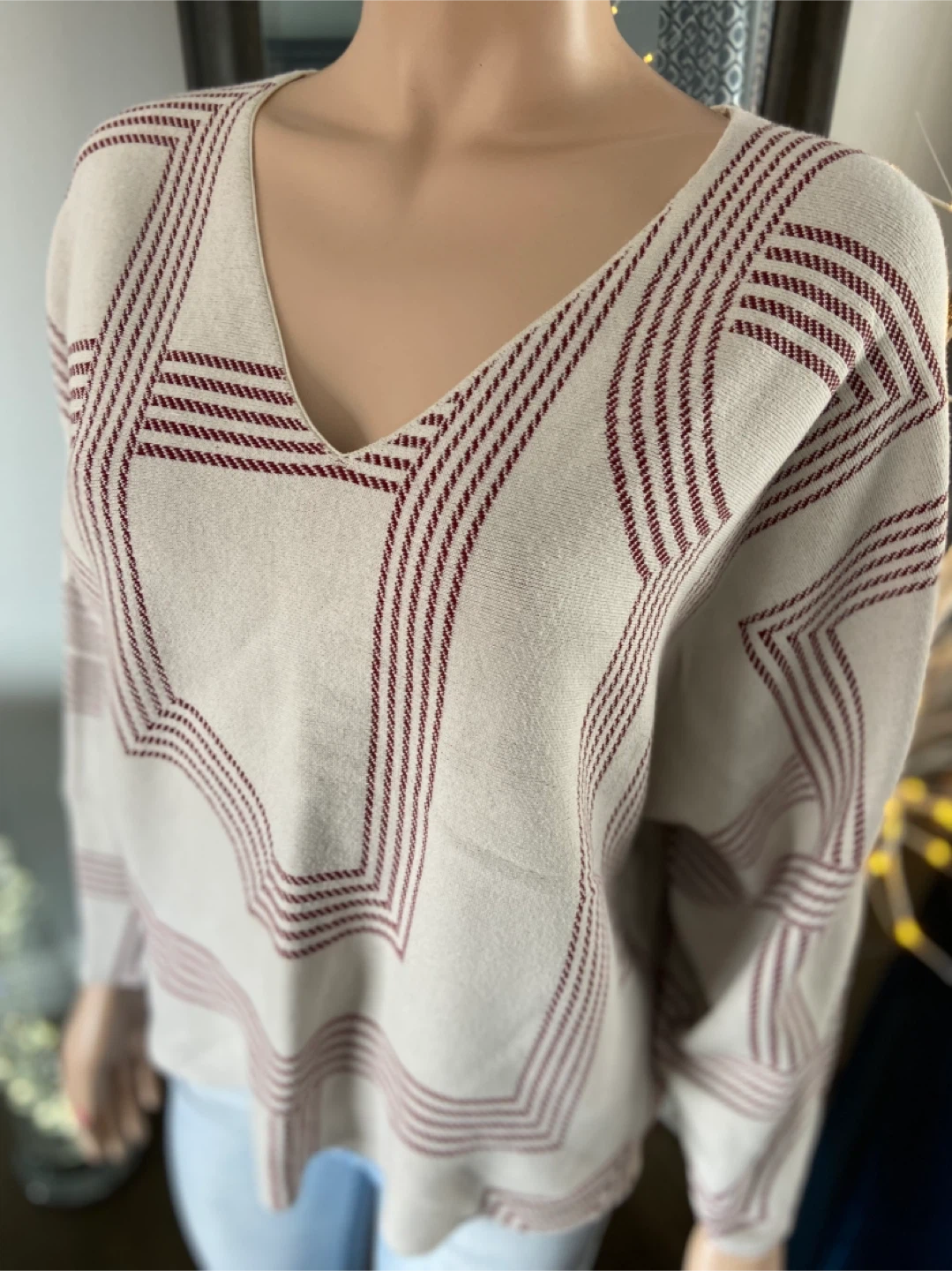 🧡 H&M Women's Beige Geometric Print V-Neck Sweater M 🧡 - photo 5