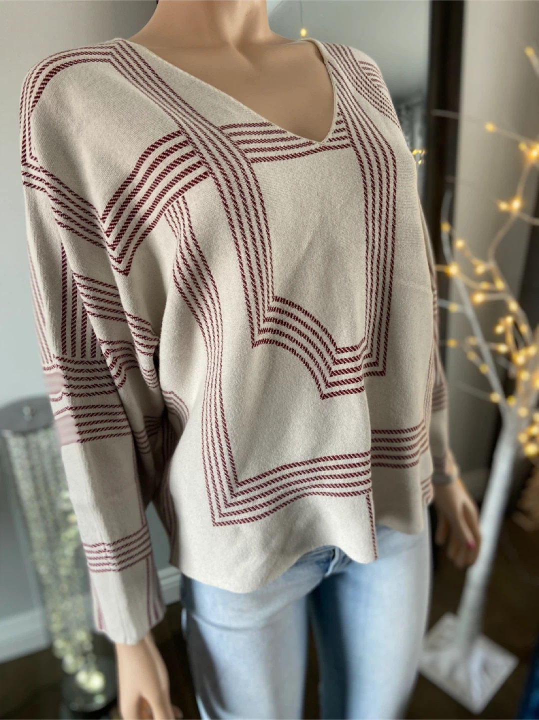 🧡 H&M Women's Beige Geometric Print V-Neck Sweater M 🧡 - photo 3