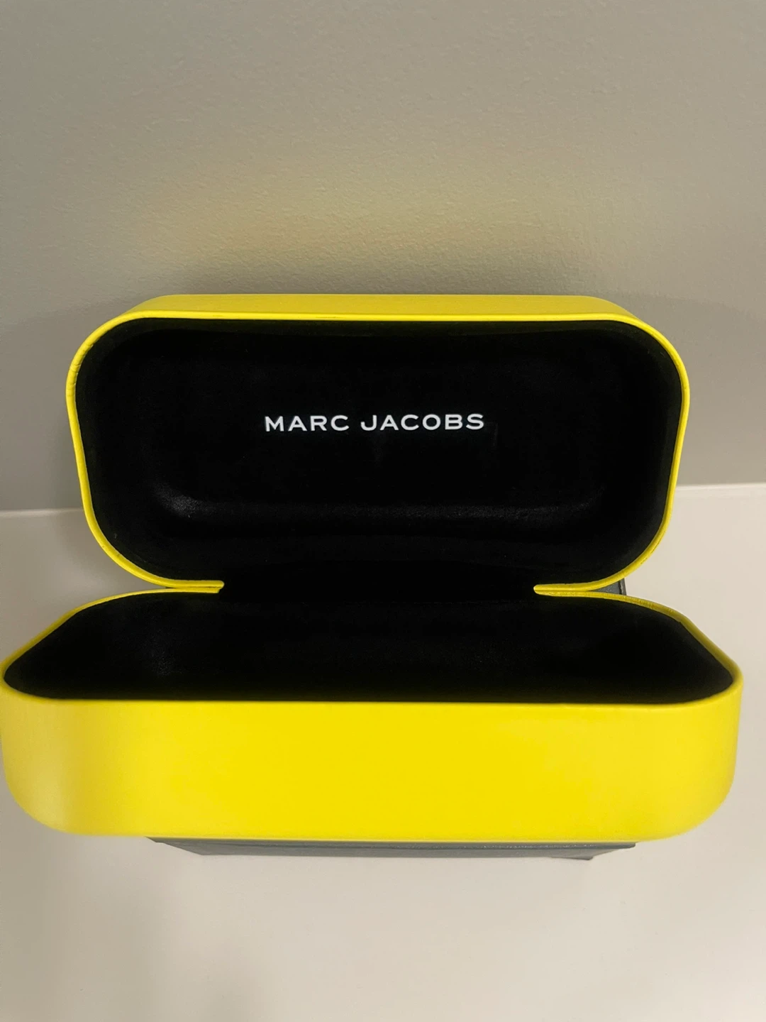 NEW SALE-Marc Jacobs Eyeglass Case + FREE CASE + Cleaning Cloth - photo 2
