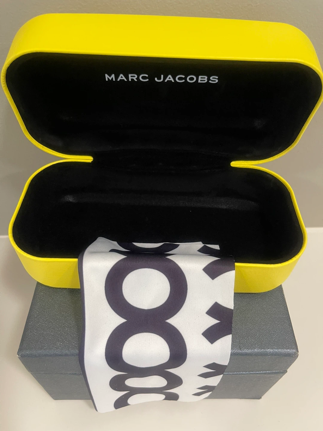 NEW SALE-Marc Jacobs Eyeglass Case + FREE CASE + Cleaning Cloth - photo 3