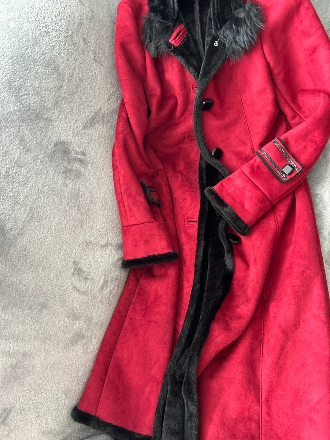 Red faux suede coat with black faux fur trim - photo 3