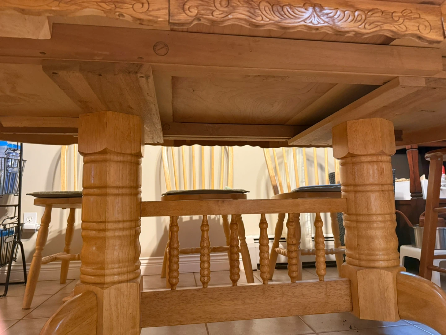 Solid Oak Dining Table with Ornate Pedestal Base - photo 5