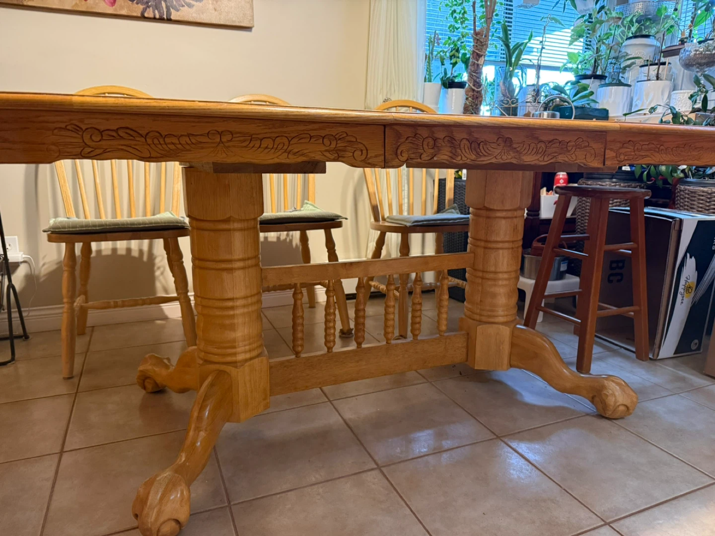 Solid Oak Dining Table with Ornate Pedestal Base - photo 4