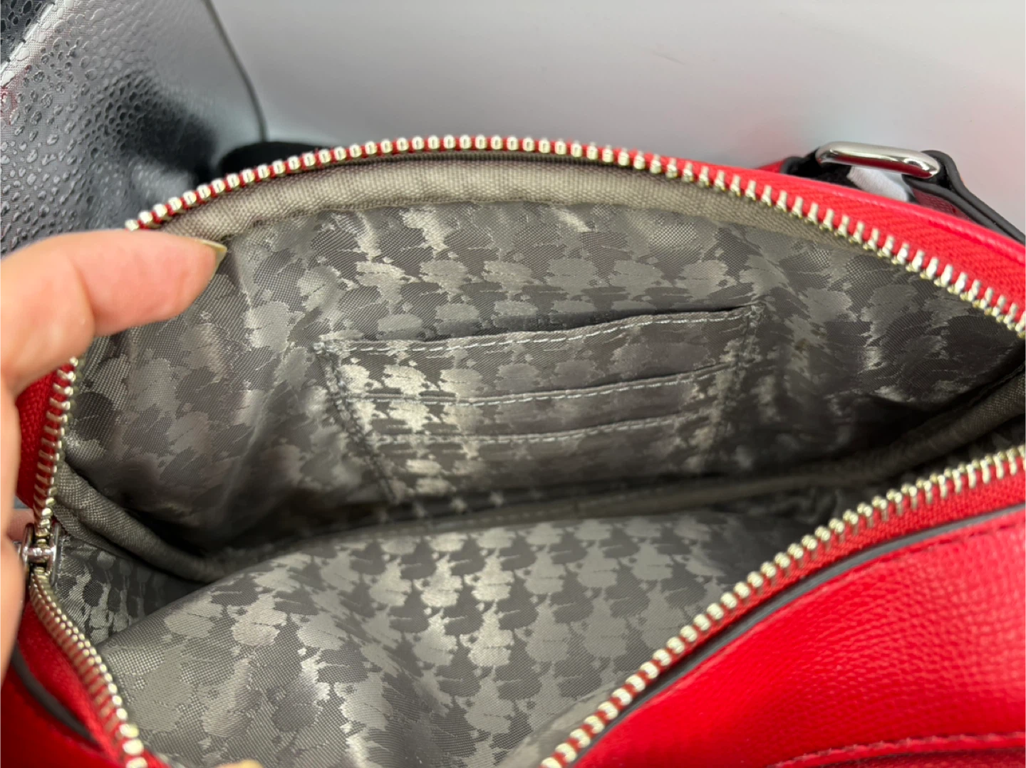 Karl Lagerfeld Red Crossbody bag (Like NEW!)🧡 - photo 5