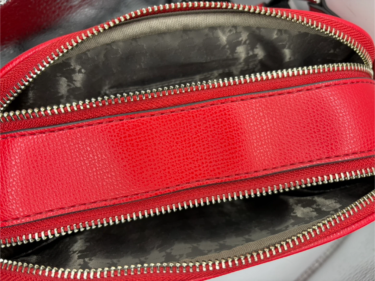 Karl Lagerfeld Red Crossbody bag (Like NEW!)🧡 - photo 4
