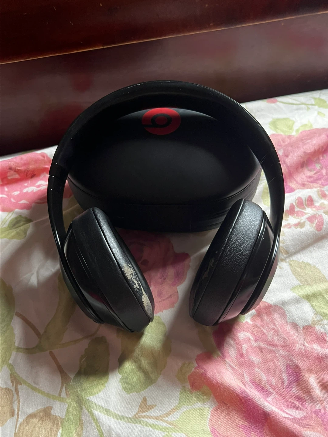 Beats Solo 2 Wireless Headphones with Case 🧡