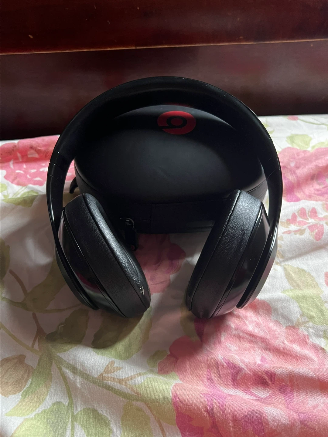 Beats Solo 2 Wireless Headphones with Case 🧡 - photo 3