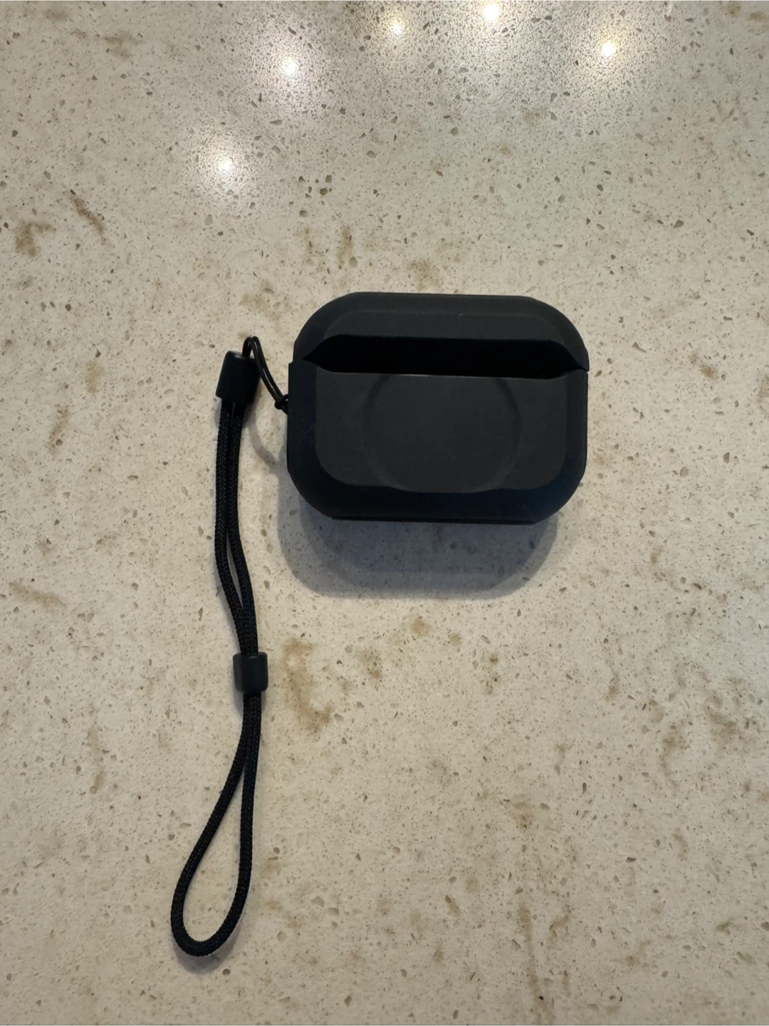 ESR Black Silicone Case for AirPods Pro with Lanyard - photo 3