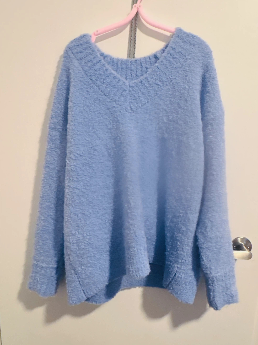 Aerie Light Blue Fuzzy V-Neck Sweater 🧡