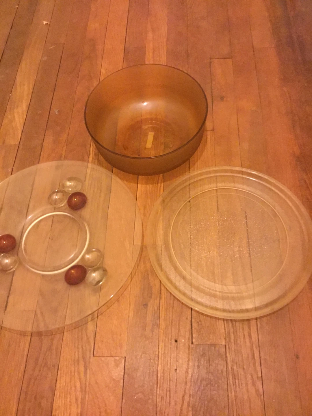 Glass plate, glass microwave plate, glass bowl