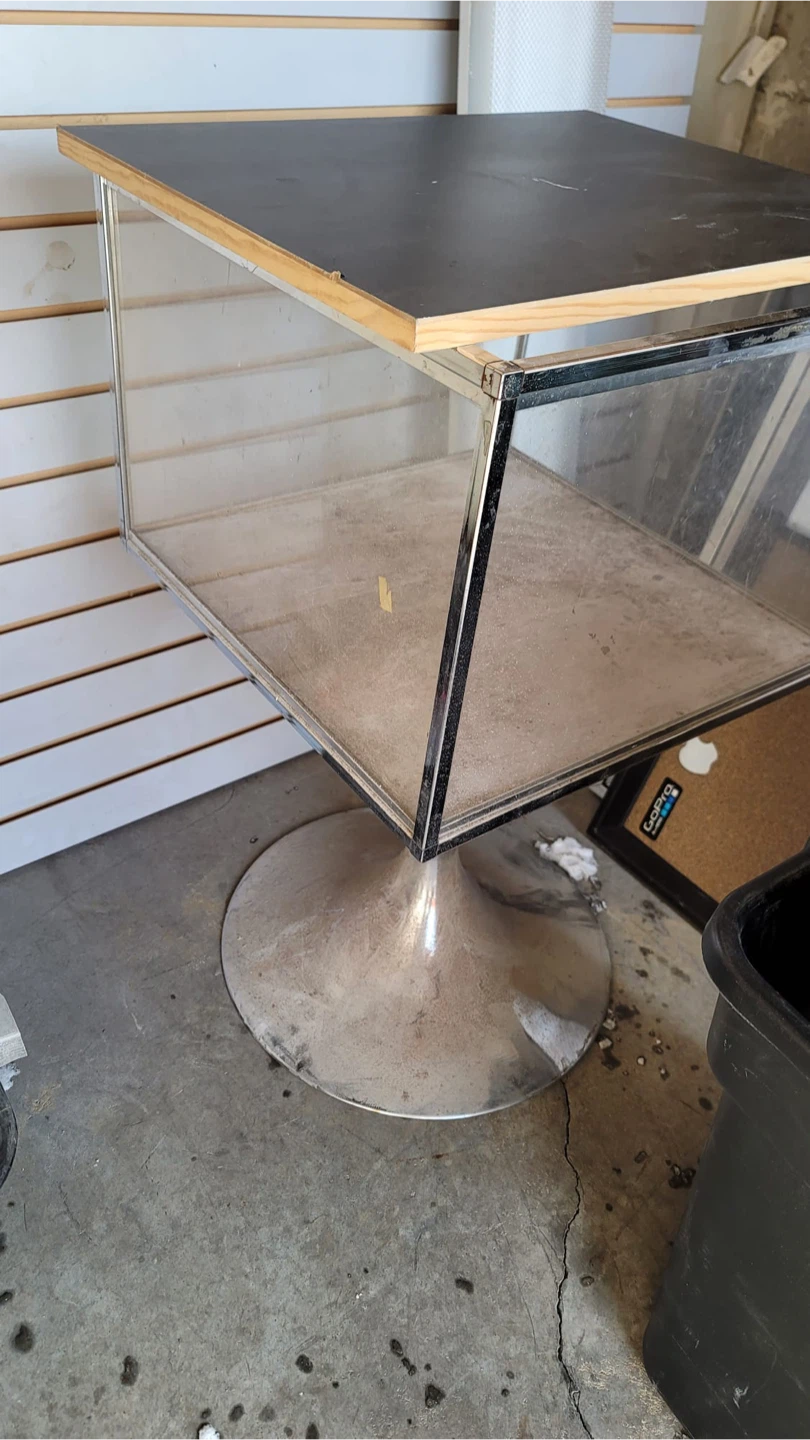 Display Pedestal Table with Clear Sides