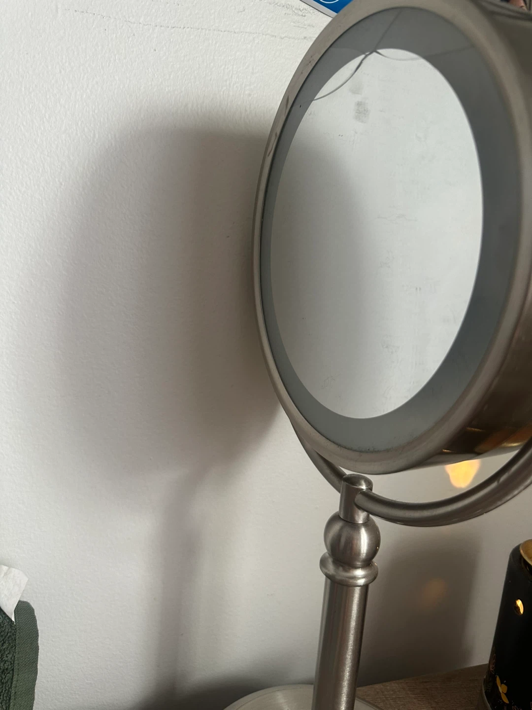 Vanity mirror