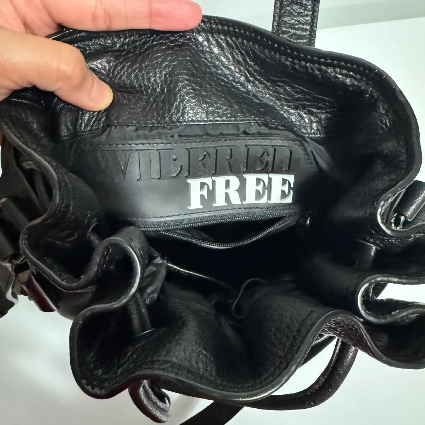 Wilfred Free Black Leather Drawstring Shoulder Bag - photo 3