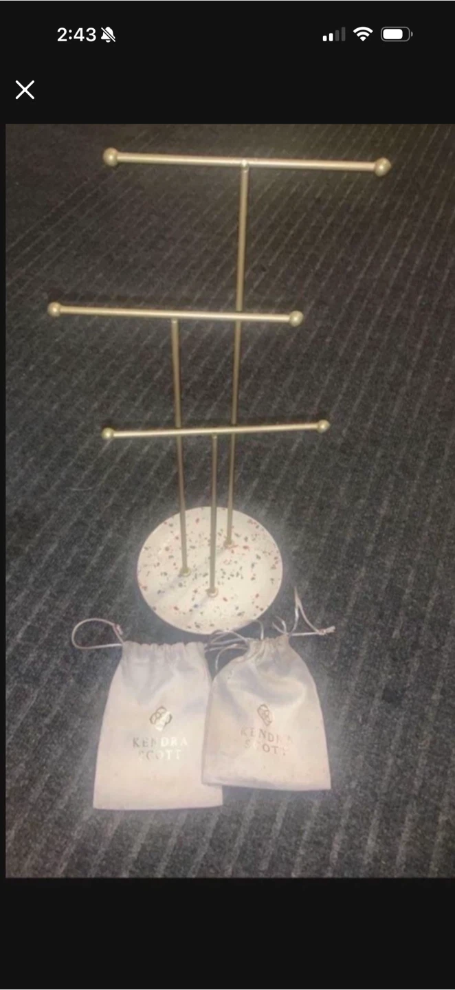 STAND HOLDER & KENDRA SCOTT STORAGE BAGS