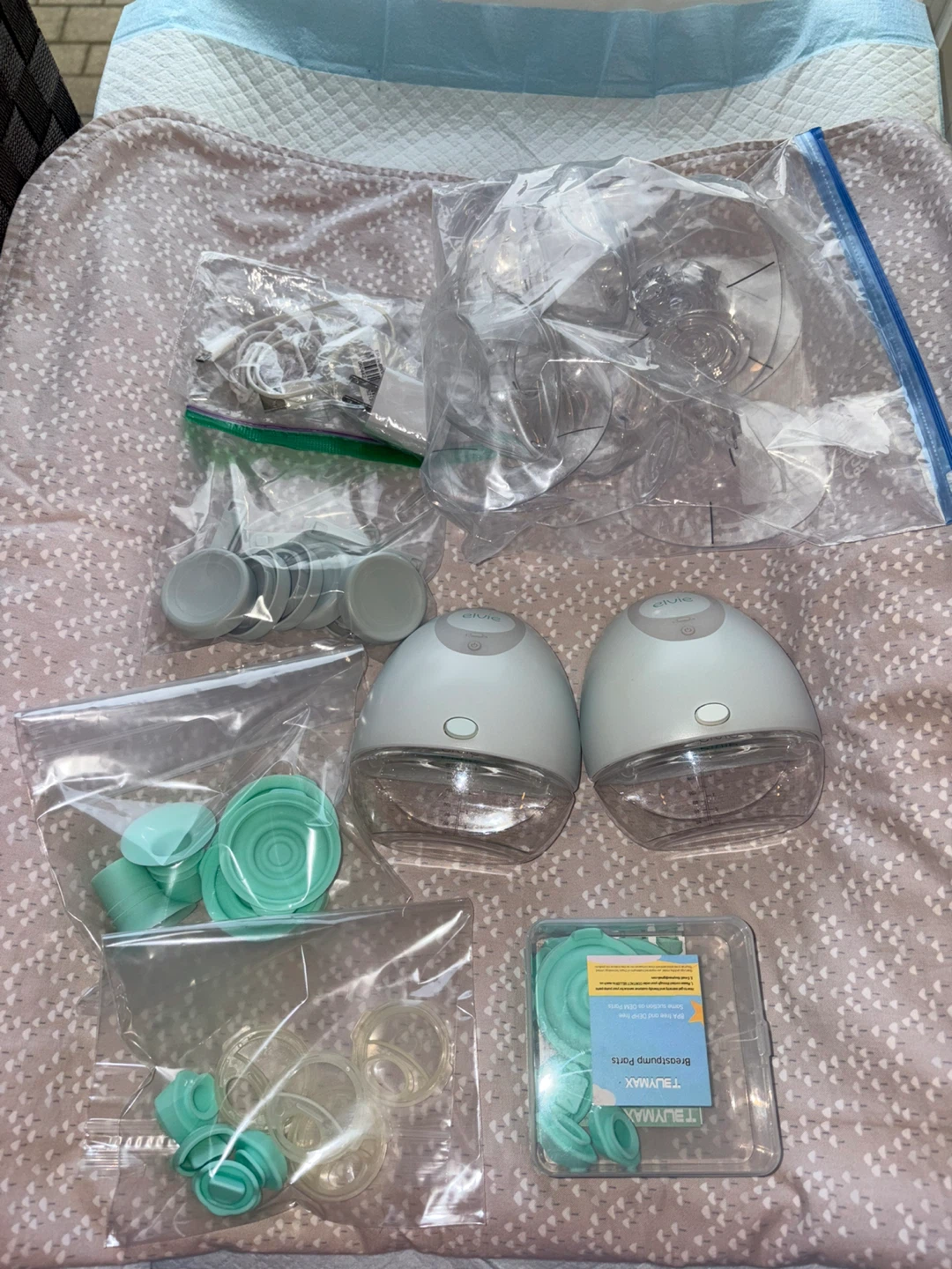 Elvie Wearable Breast Pump Set - photo 2