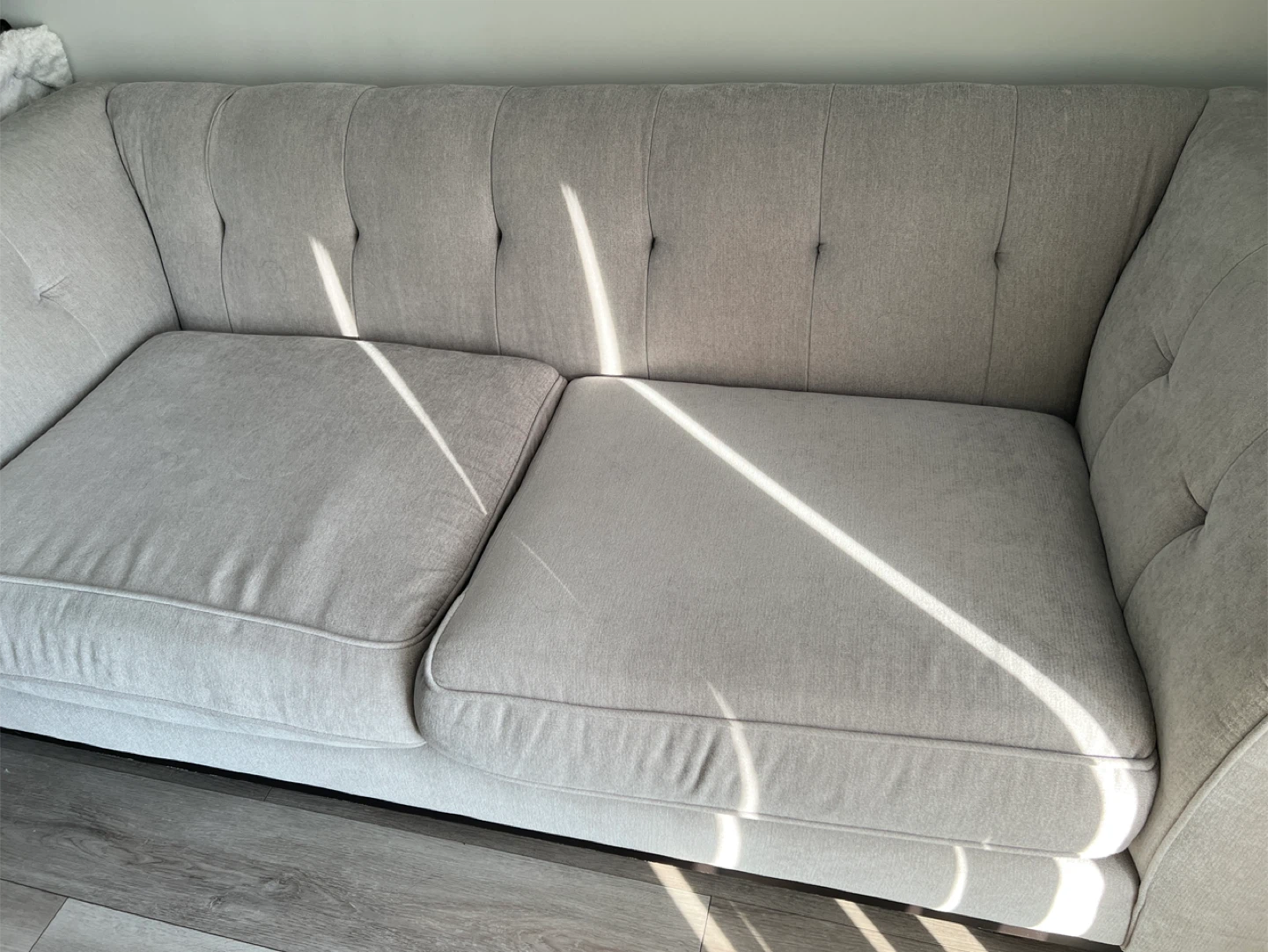Light Grey Tufted Sofa - photo 5