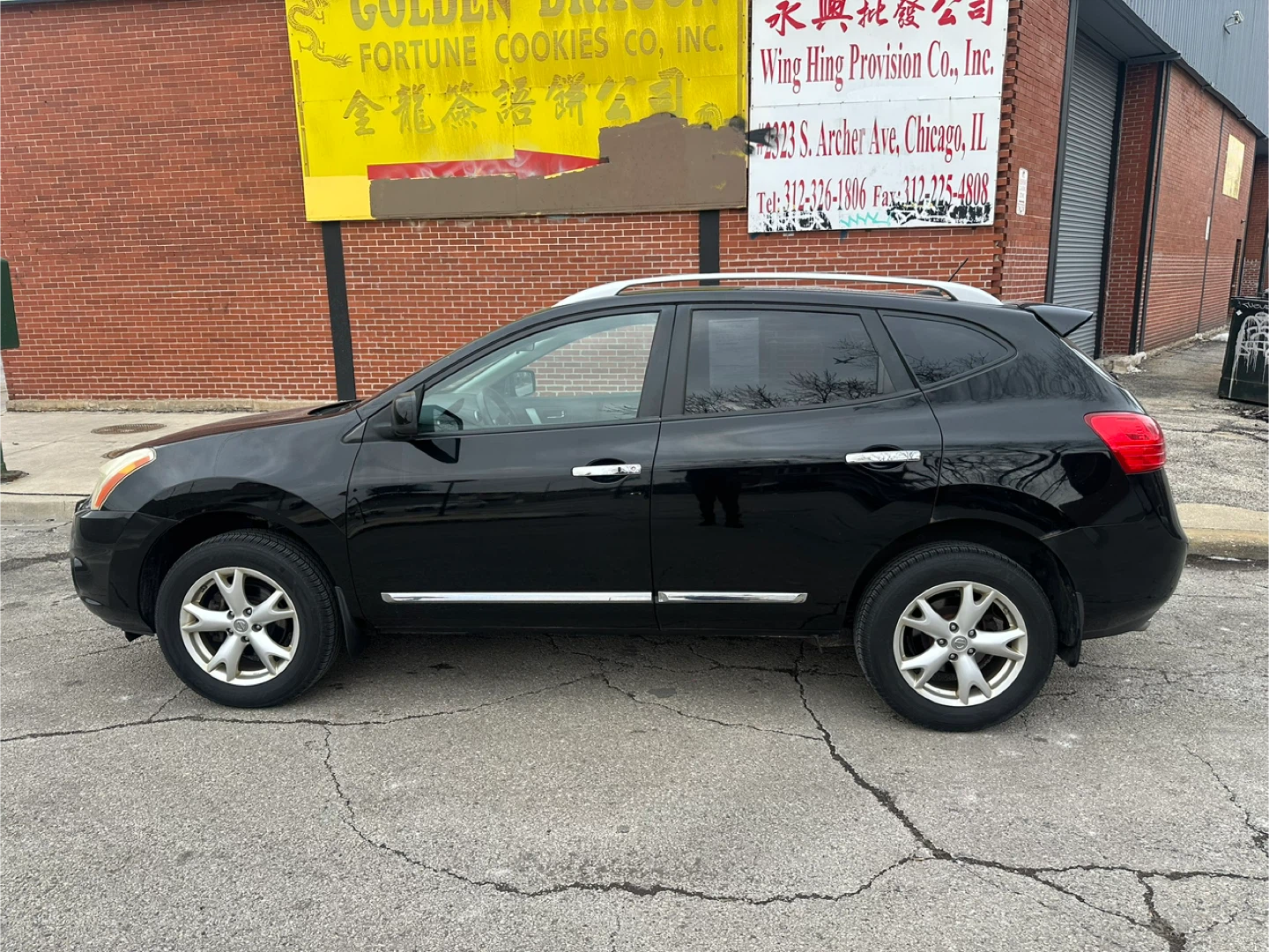 2011 Black Nissan Rogue SV SUV - photo 2