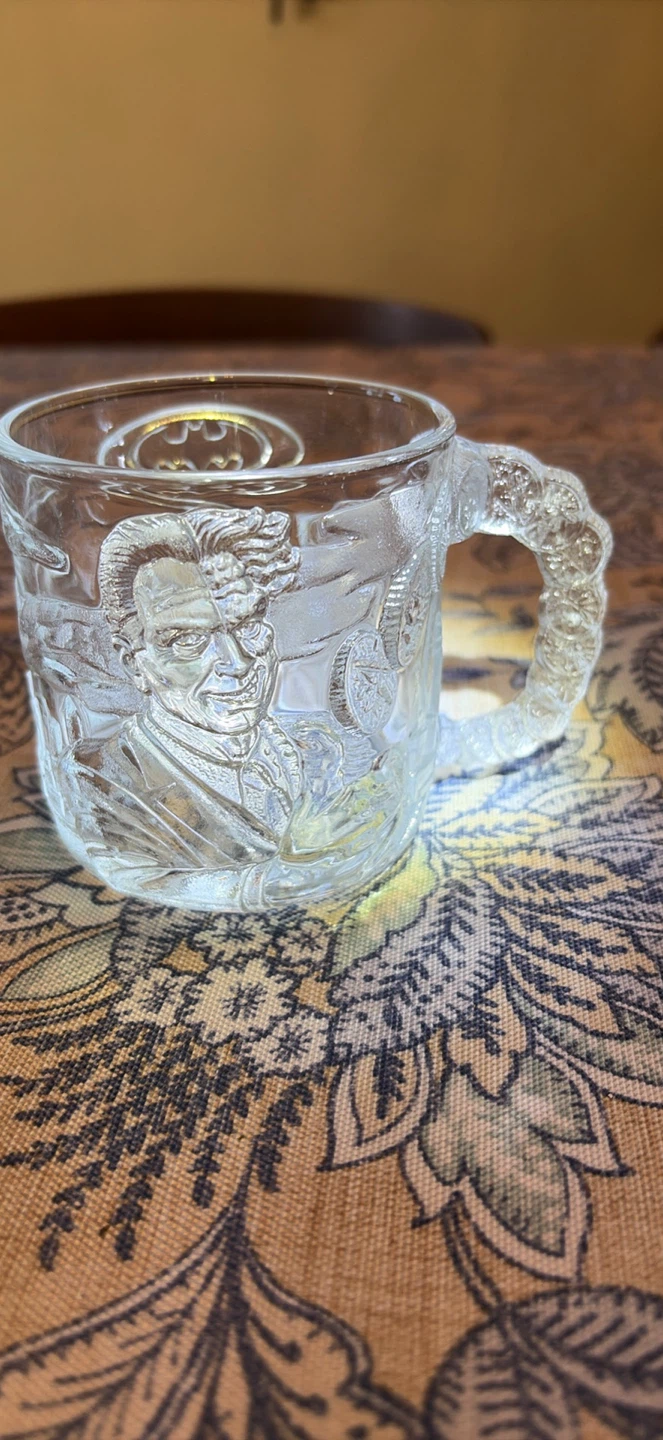 1995 McDonalds Batman Forever embossed mugs - photo 4