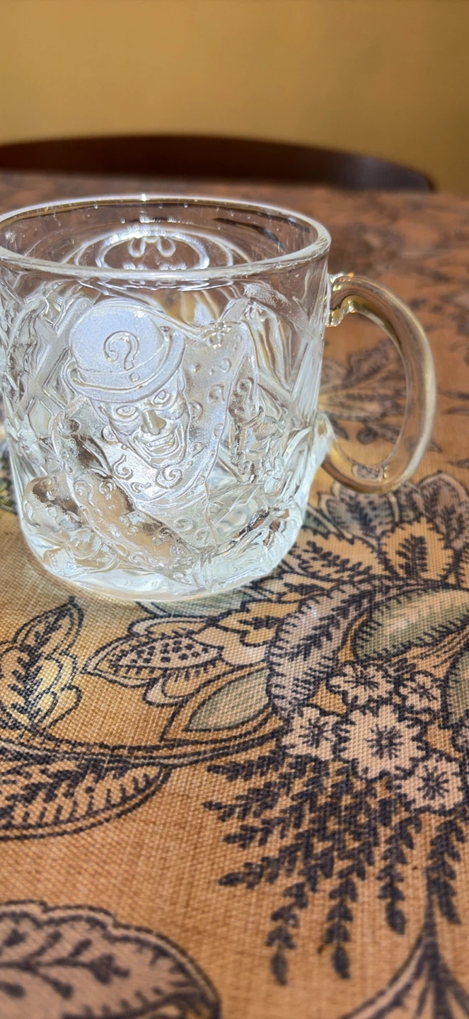 1995 McDonalds Batman Forever embossed mugs - photo 5