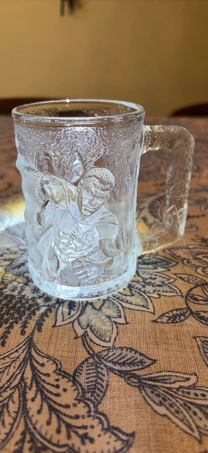 1995 McDonalds Batman Forever embossed mugs - photo 3