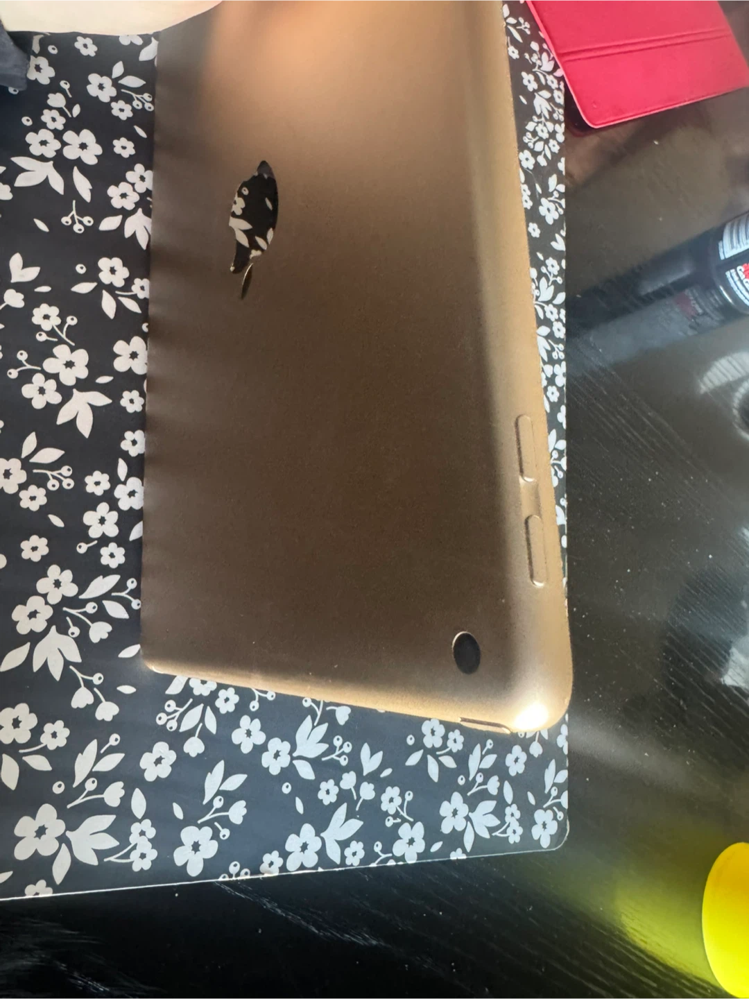 Apple iPad 5th Gen 64GB (2017) – Rose Gold – Great Condition - photo 3