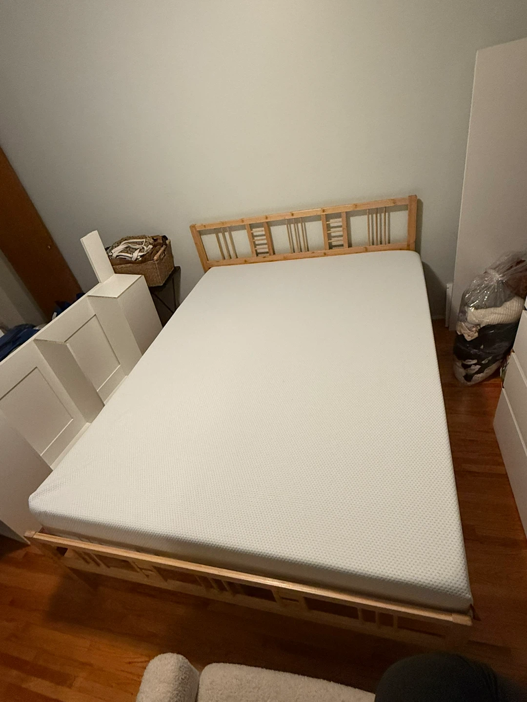Queen size Mattress with Wooden Bed Frame - photo 2