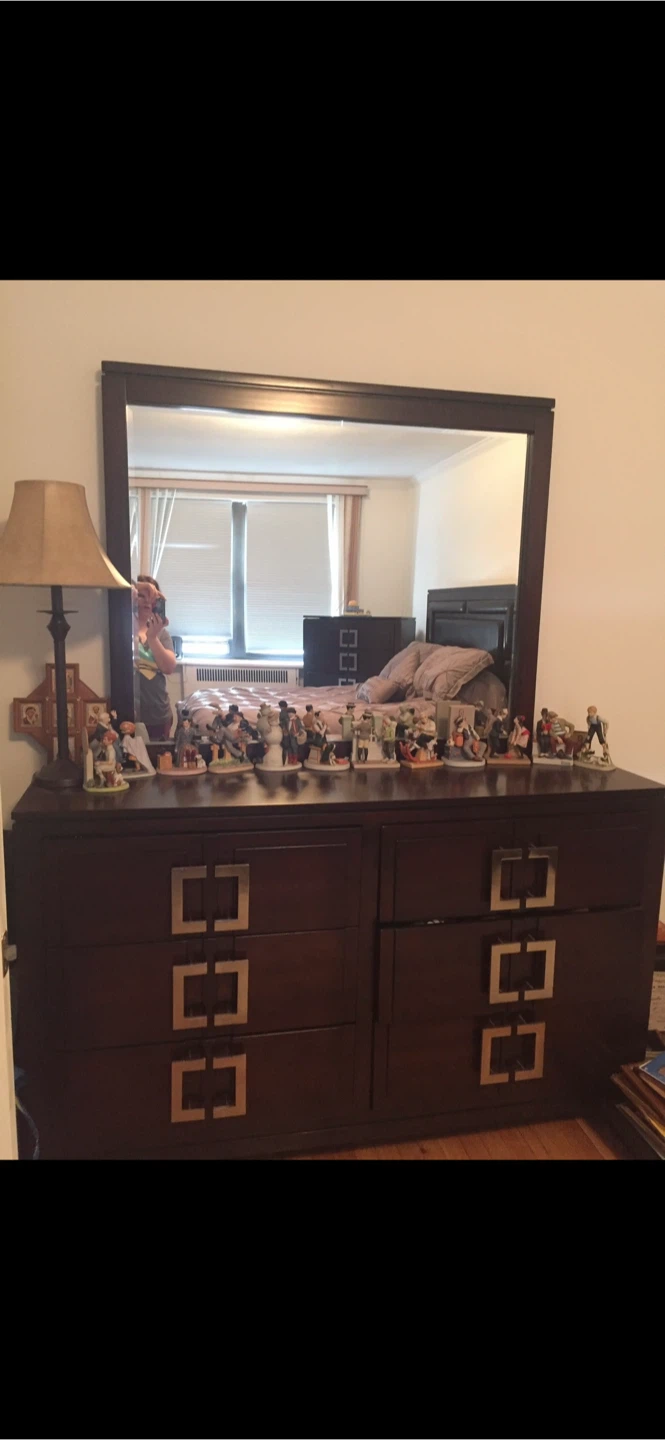 Bedroom dresser set