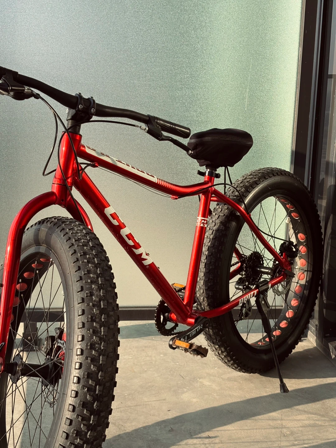Red CCM Fat Bike – Great Condition + Free Lock - photo 5