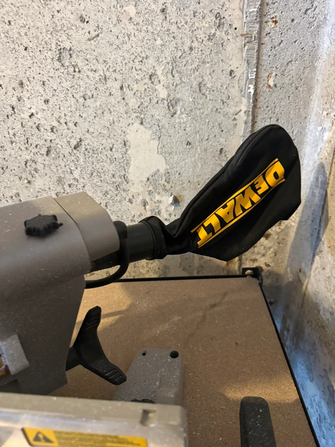 DEWALT DWS779 Double Bevel Sliding Mitre Saw - photo 4