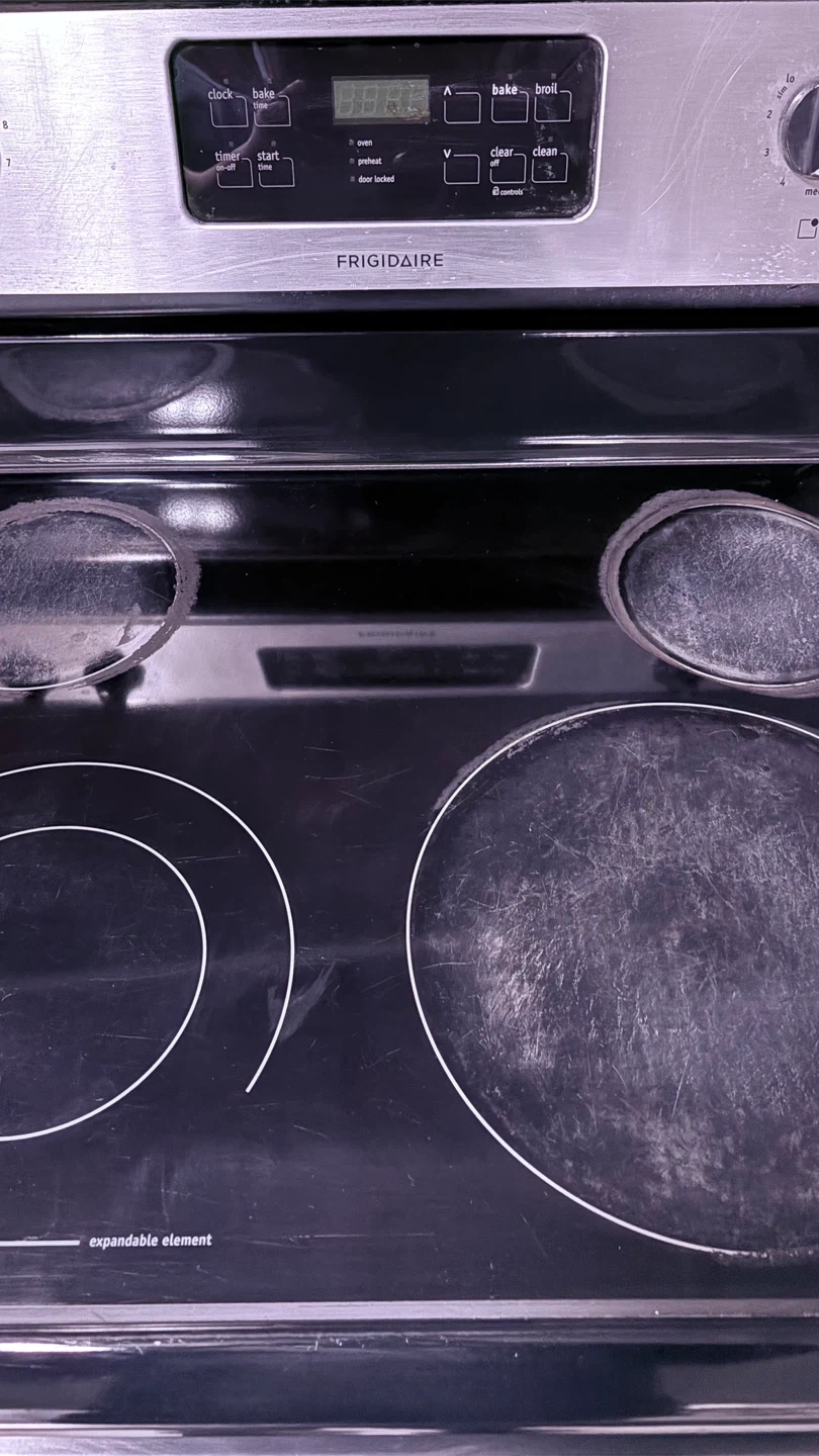 Frigidaire Electric stove 28” - photo 3