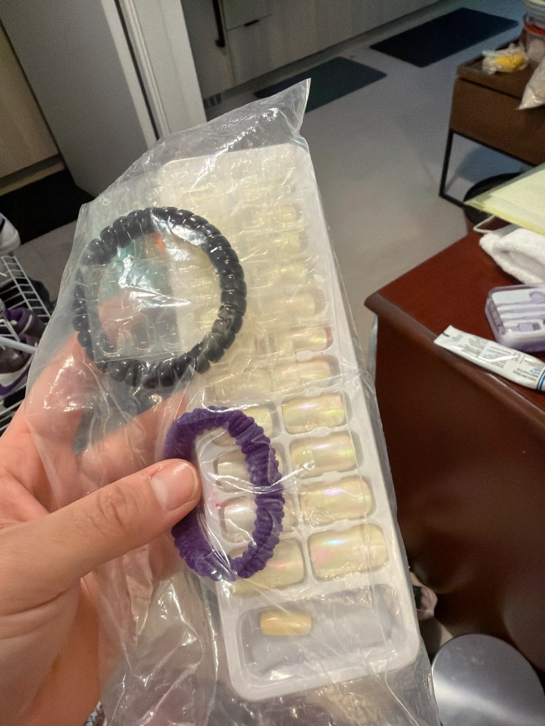 Artificial Nails and Hair Ties Set🧡