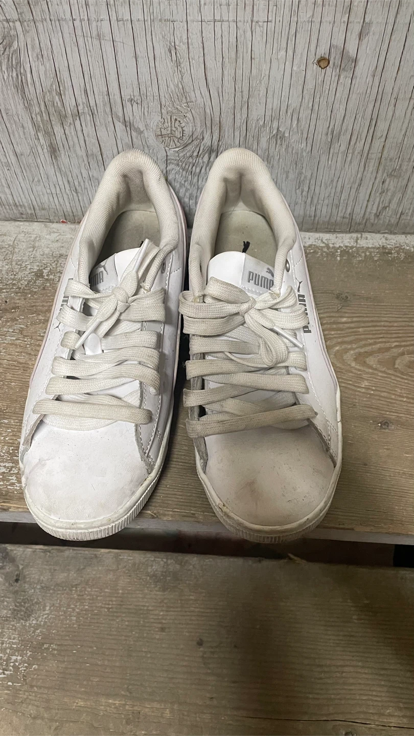 Puma Women’s Shoes (size 6)❤️