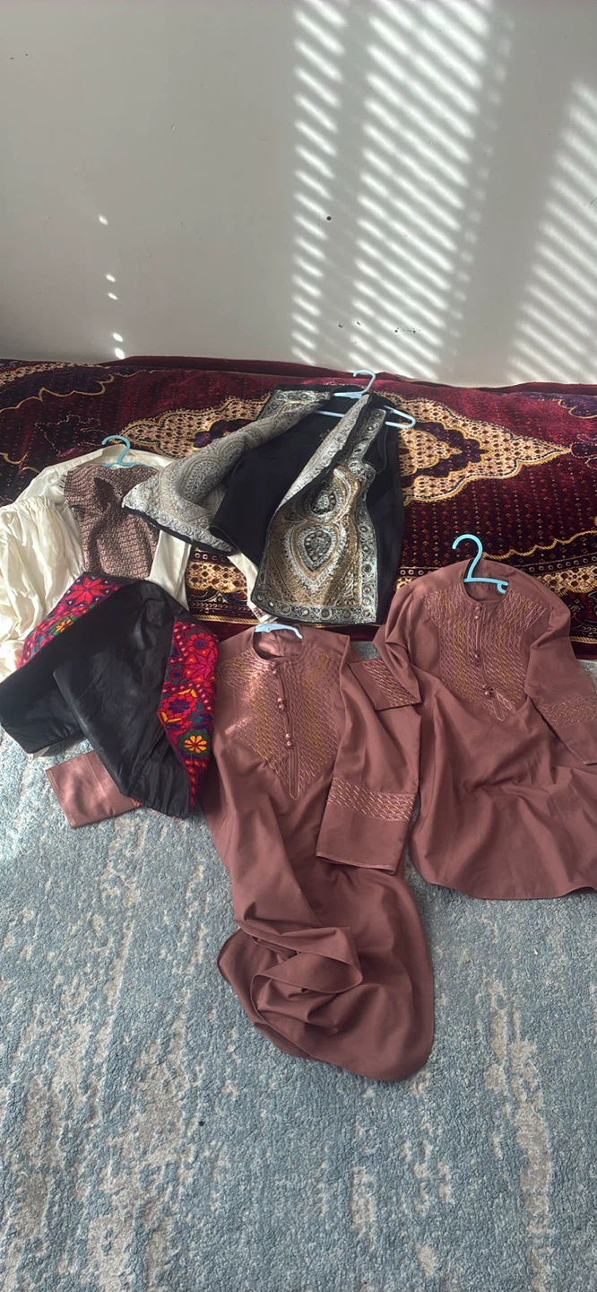 Traditional Embroidered Thobes and Vest Set