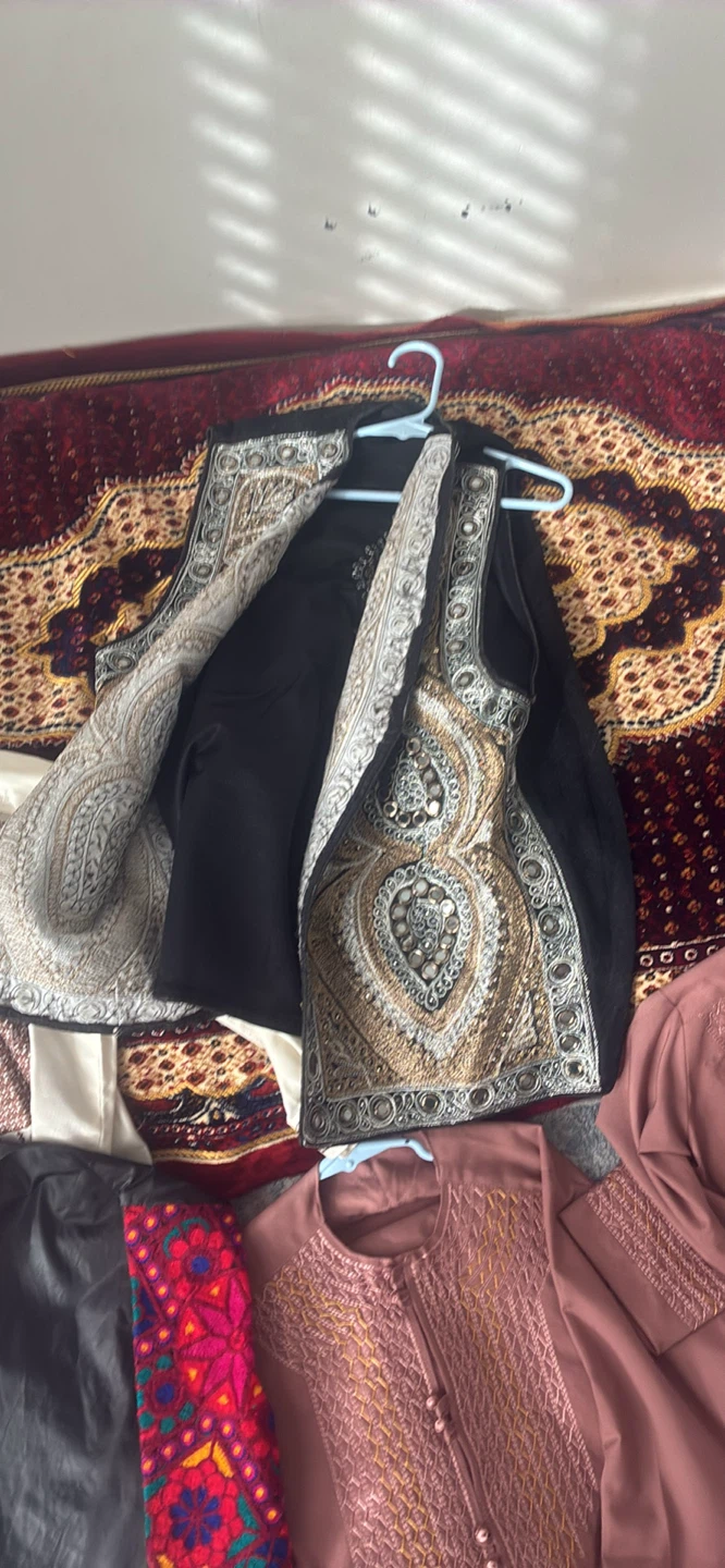 Traditional Embroidered Thobes and Vest Set - photo 4