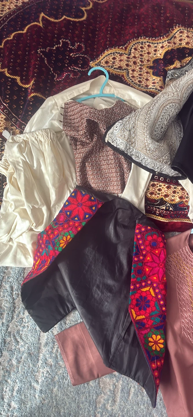 Traditional Embroidered Thobes and Vest Set - photo 2