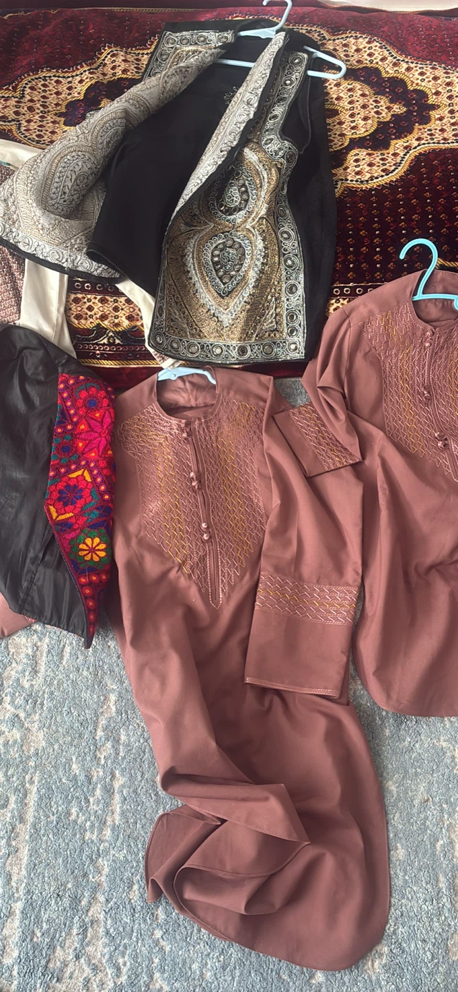 Traditional Embroidered Thobes and Vest Set - photo 5