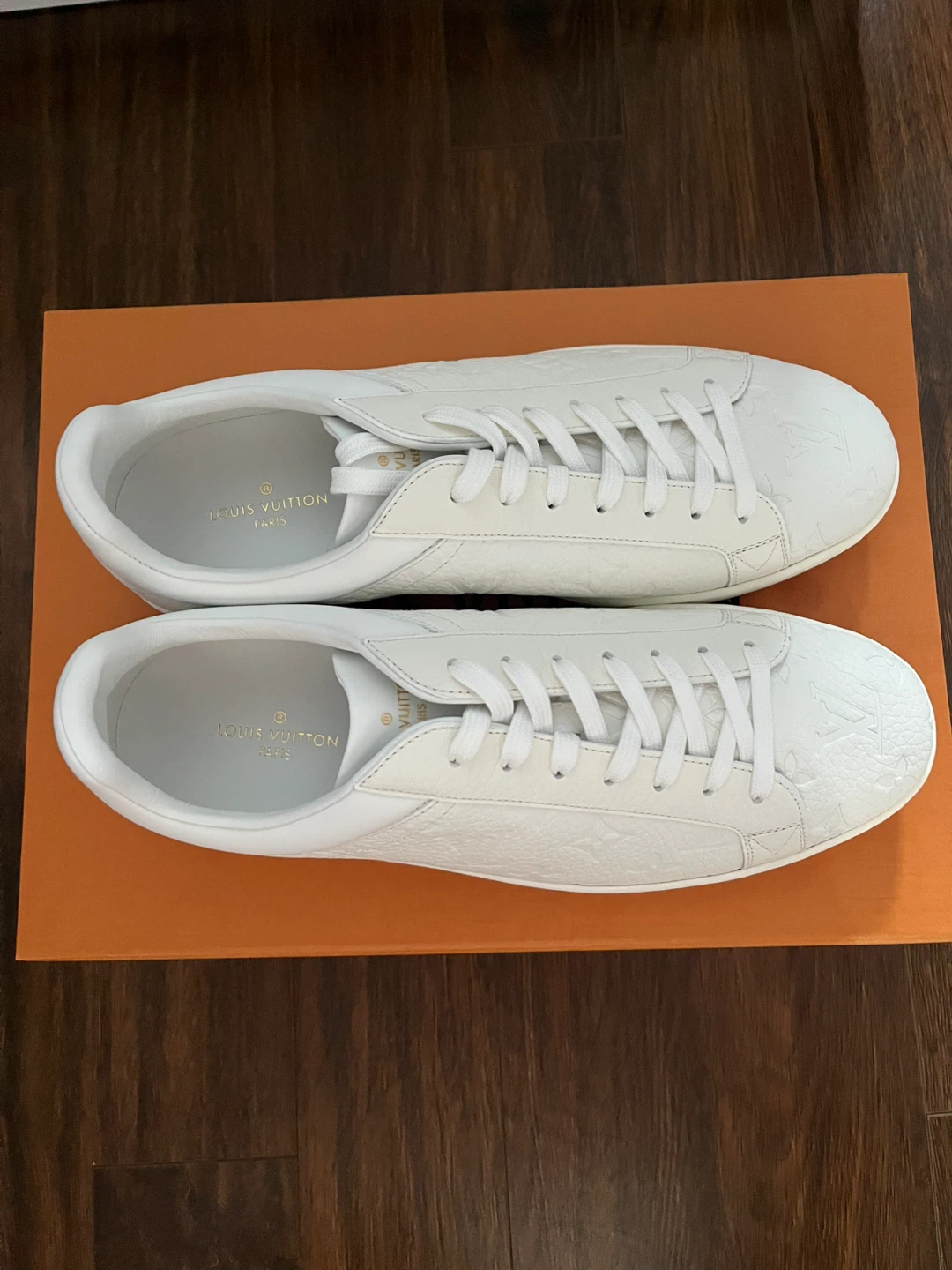 Louis Vuitton White Monogram Leather Sneakers – Size 7.5 - photo 3